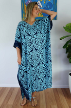 Load image into Gallery viewer, Long Kaftan Dress Pendant Print