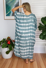 Load image into Gallery viewer, Long Kaftan Dress Shibori Print