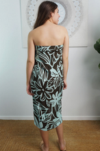 Load image into Gallery viewer, XL Sarong with Buckle Gift Pack Rarotonga