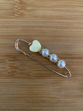 Load image into Gallery viewer, Faux Pearl Safety Pins Set Sweater Shawl Clip
