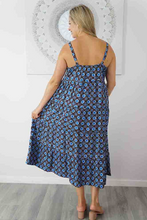 Load image into Gallery viewer, Twiggy Dress Snowflower Print

