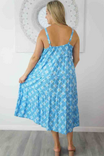Load image into Gallery viewer, Twiggy Dress Snowflower Print
