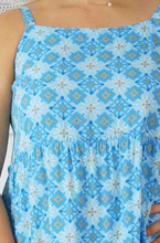 Load image into Gallery viewer, Twiggy Dress Snowflower Print
