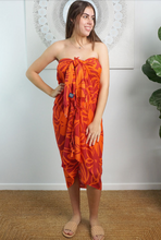 Load image into Gallery viewer, Sarong with Buckle Gift Pack Rarotonga
