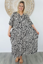 Load image into Gallery viewer, Long Kaftan Dress Asmat Print
