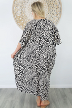 Load image into Gallery viewer, Long Kaftan Dress Asmat Print
