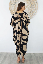 Load image into Gallery viewer, Bermuda Kaftan Abstract Geo Print
