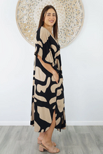 Load image into Gallery viewer, Bermuda Kaftan Abstract Geo Print
