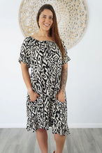 Load image into Gallery viewer, Cuba dress Asmat Print
