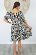 Load image into Gallery viewer, Cuba dress Asmat Print
