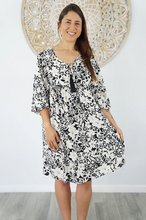 Load image into Gallery viewer, Avocado Dress Contour Flower Print
