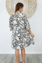 Load image into Gallery viewer, Avocado Dress Contour Flower Print
