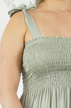 Load image into Gallery viewer, 3/4 Tie Up Smock Dress Plain
