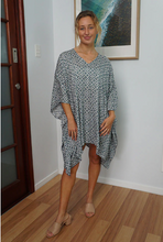 Load image into Gallery viewer, Short Tunic Links Print
