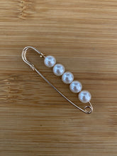 Load image into Gallery viewer, Faux Pearl Safety Pins Set Sweater Shawl Clip
