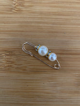 Load image into Gallery viewer, Faux Pearl Safety Pins Set Sweater Shawl Clip
