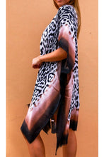 Load image into Gallery viewer, Autumn Weight Kimono Jacket Animal Print
