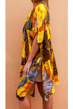 Load image into Gallery viewer, Autumn Weight Kimono Jacket Floral Print
