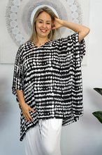 Load image into Gallery viewer, Short Tunic Dreamland Print
