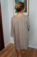 Load image into Gallery viewer, Short Tunic Links Print
