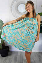 Load image into Gallery viewer, Short Magnum Dress Spot Flower Print
