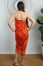 Load image into Gallery viewer, XL Sarong with Buckle Gift Pack Rarotonga
