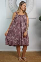Load image into Gallery viewer, Short Magnum Dress Sari Print
