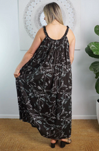 Load image into Gallery viewer, Long Magnum Dress Sari Print

