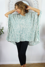 Load image into Gallery viewer, Short Tunic Madagascar Print
