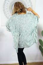 Load image into Gallery viewer, Short Tunic Madagascar Print
